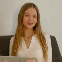 anastasiya-starshyj-vykladach copy